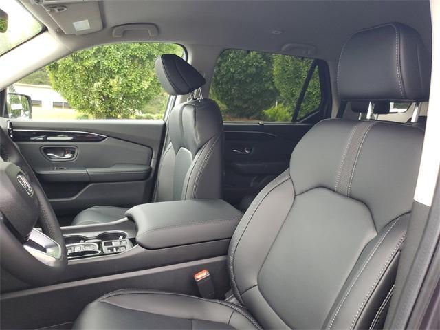 new 2025 Honda Pilot car, priced at $47,095