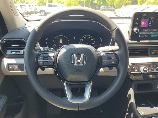 new 2025 Honda Pilot car, priced at $51,050