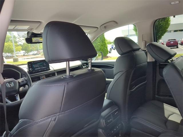 new 2025 Honda Pilot car, priced at $44,950