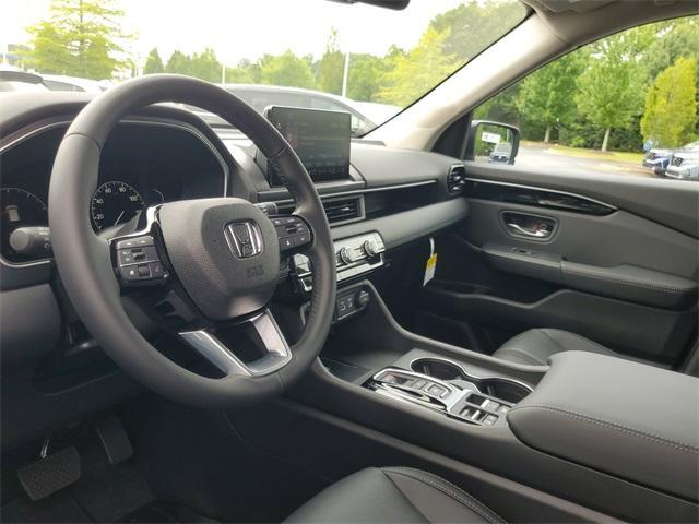 new 2025 Honda Pilot car, priced at $44,950