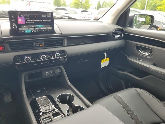 new 2025 Honda Pilot car, priced at $44,950