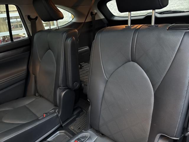 used 2022 Toyota Highlander car, priced at $38,947