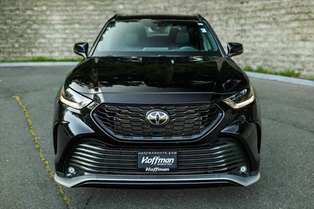 used 2022 Toyota Highlander car, priced at $37,900