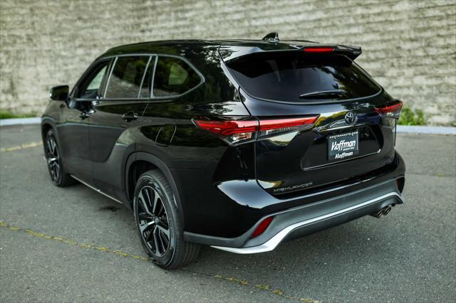 used 2022 Toyota Highlander car, priced at $37,900