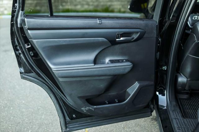 used 2022 Toyota Highlander car, priced at $37,900