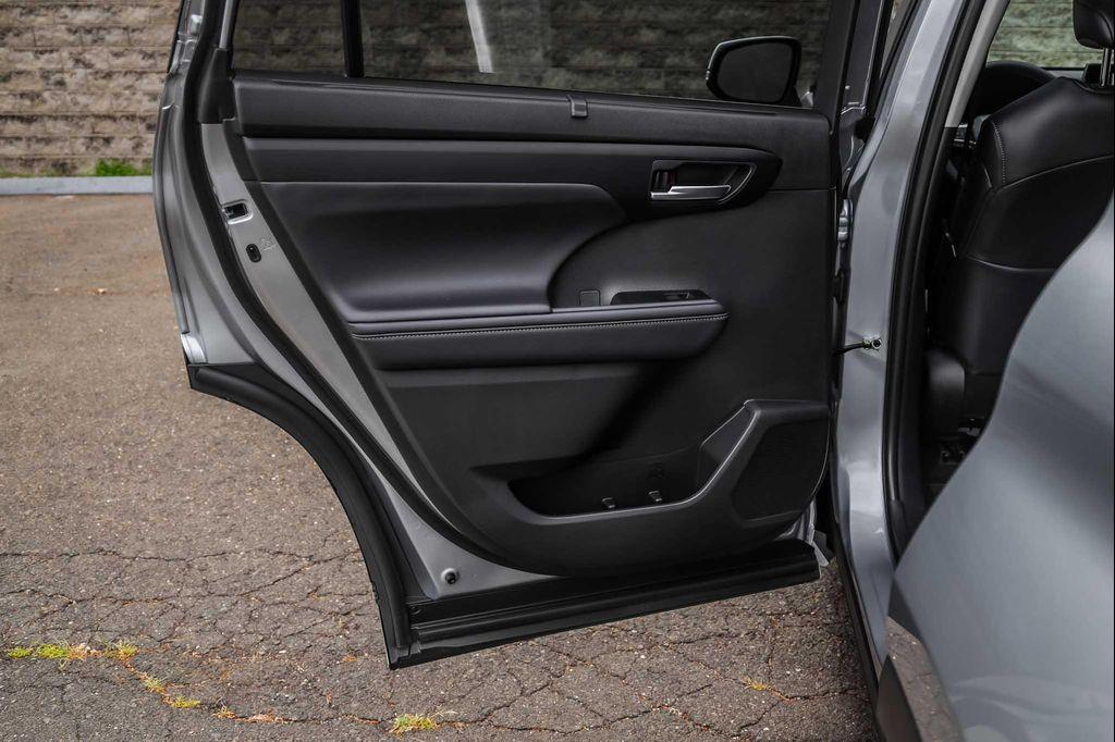 used 2025 Toyota Highlander car, priced at $47,900