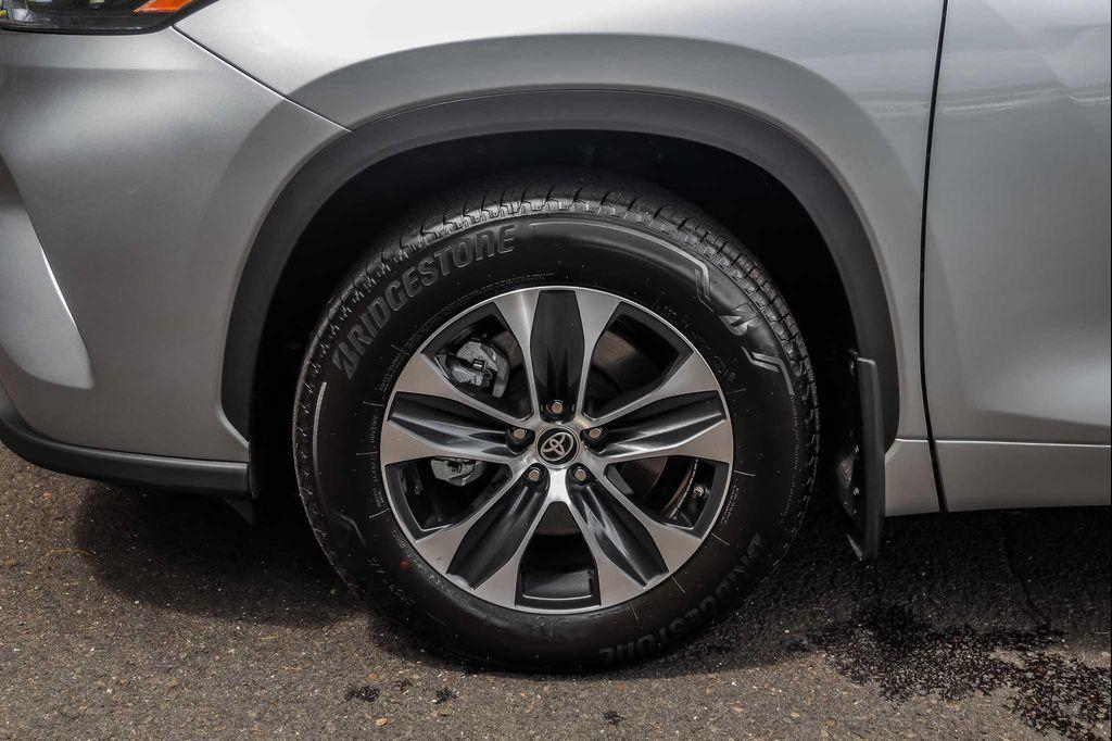 used 2025 Toyota Highlander car, priced at $47,900