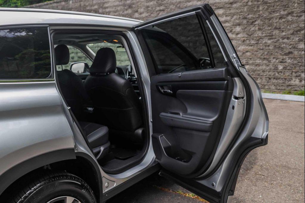used 2025 Toyota Highlander car, priced at $47,900