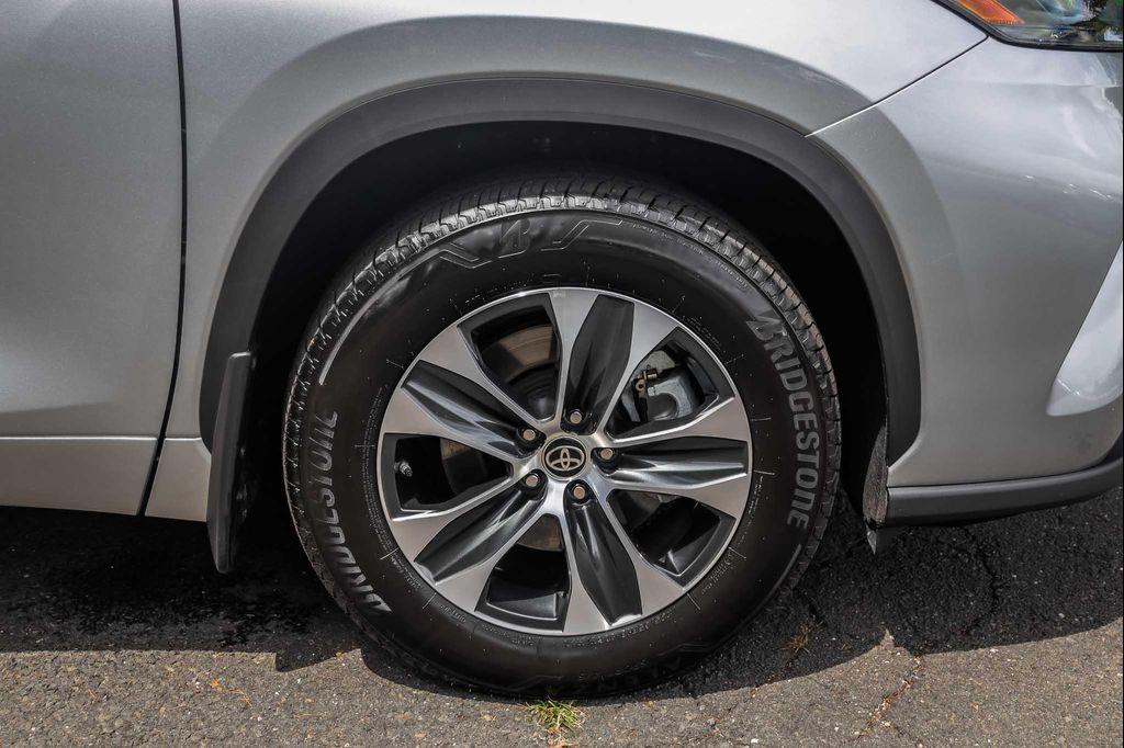 used 2025 Toyota Highlander car, priced at $47,900