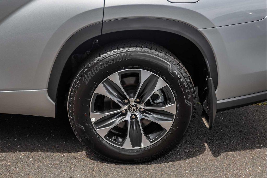 used 2025 Toyota Highlander car, priced at $47,900