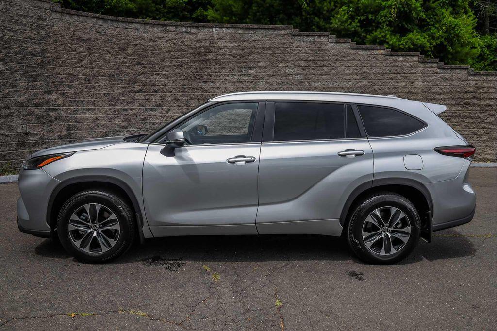 used 2025 Toyota Highlander car, priced at $47,900