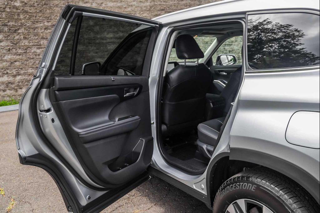 used 2025 Toyota Highlander car, priced at $47,900