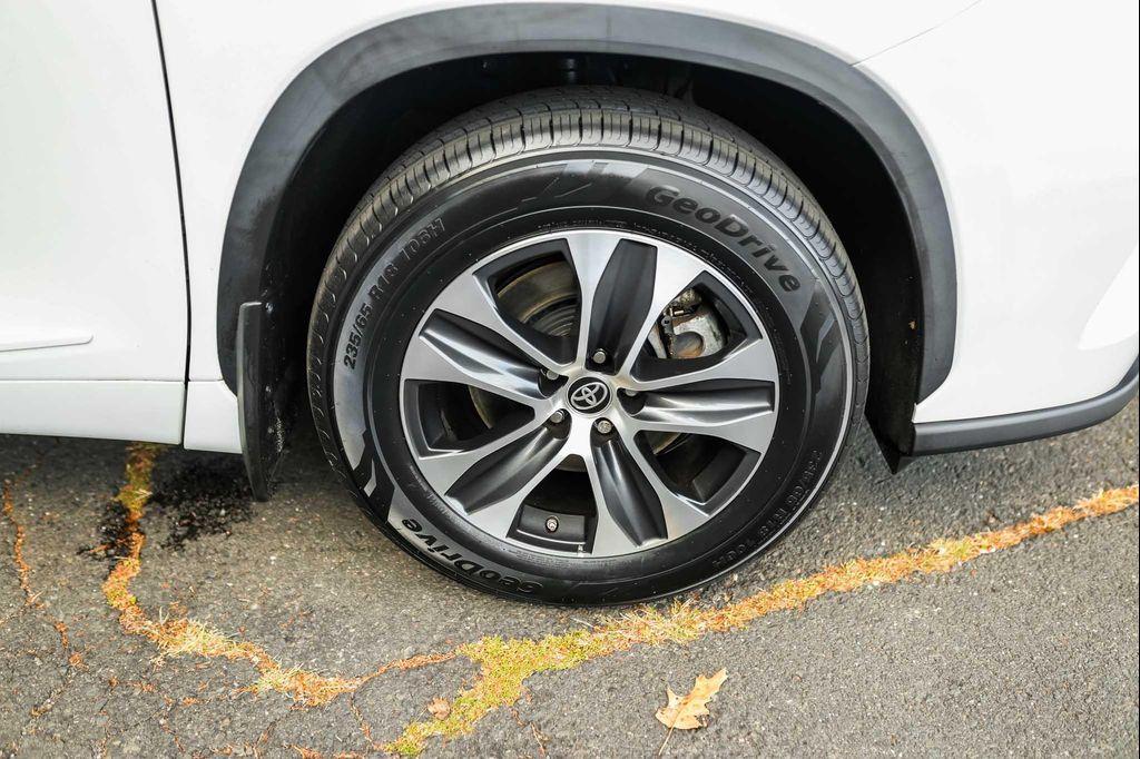used 2023 Toyota Highlander car, priced at $38,900