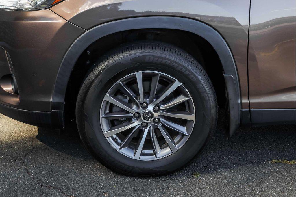 used 2019 Toyota Highlander car, priced at $23,500