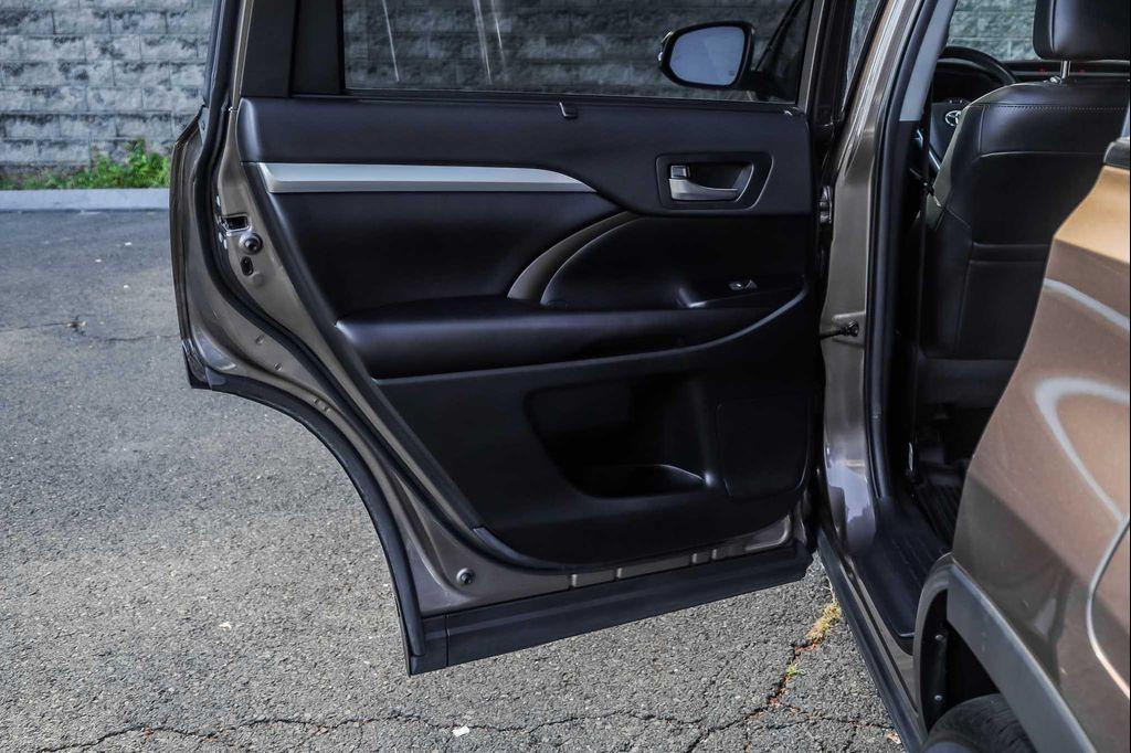 used 2019 Toyota Highlander car, priced at $23,500