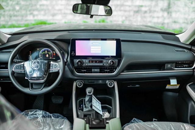 new 2025 Toyota Highlander car, priced at $41,213