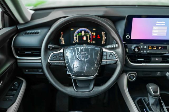 new 2025 Toyota Highlander car, priced at $41,213
