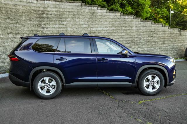 new 2025 Toyota Highlander car, priced at $41,213