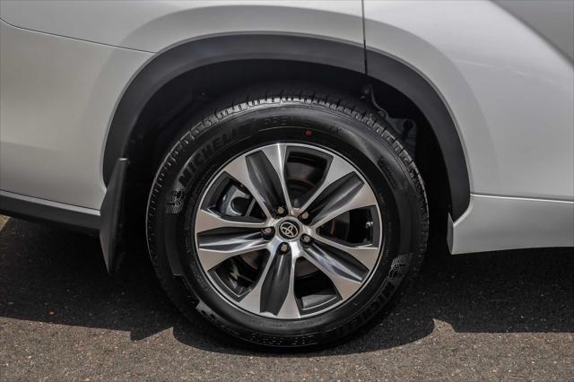 used 2025 Toyota Highlander car, priced at $47,900