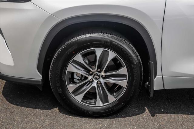 used 2025 Toyota Highlander car, priced at $47,900