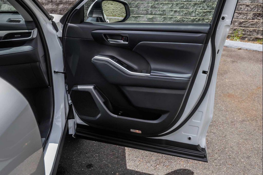 used 2025 Toyota Highlander car, priced at $47,500