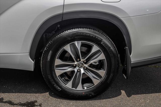 used 2025 Toyota Highlander car, priced at $47,900