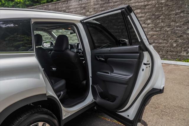 used 2025 Toyota Highlander car, priced at $47,900