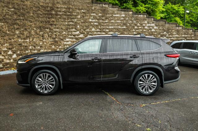 used 2022 Toyota Highlander car, priced at $39,500