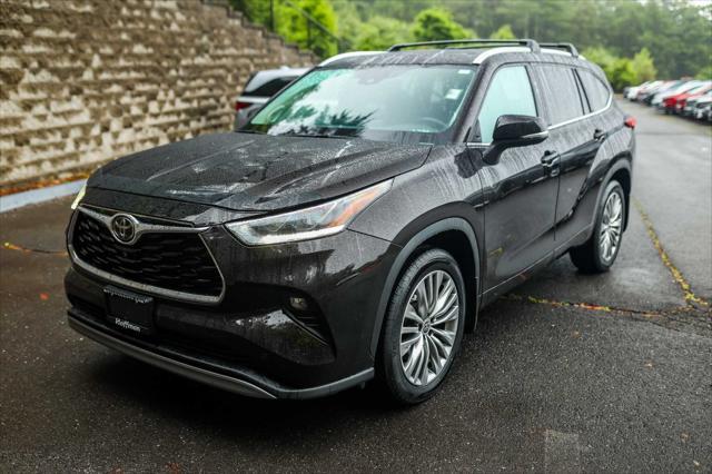 used 2022 Toyota Highlander car, priced at $39,500