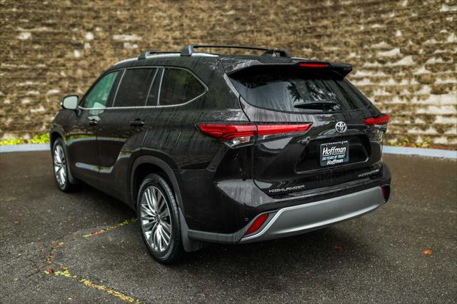 used 2022 Toyota Highlander car, priced at $39,500
