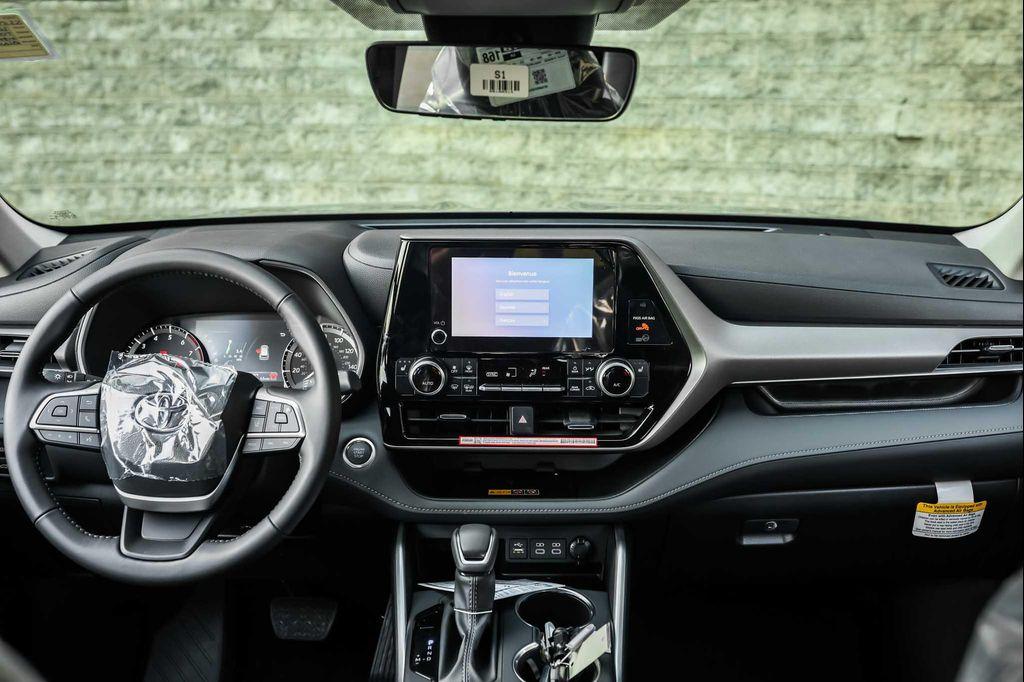 new 2025 Toyota Highlander car, priced at $47,263