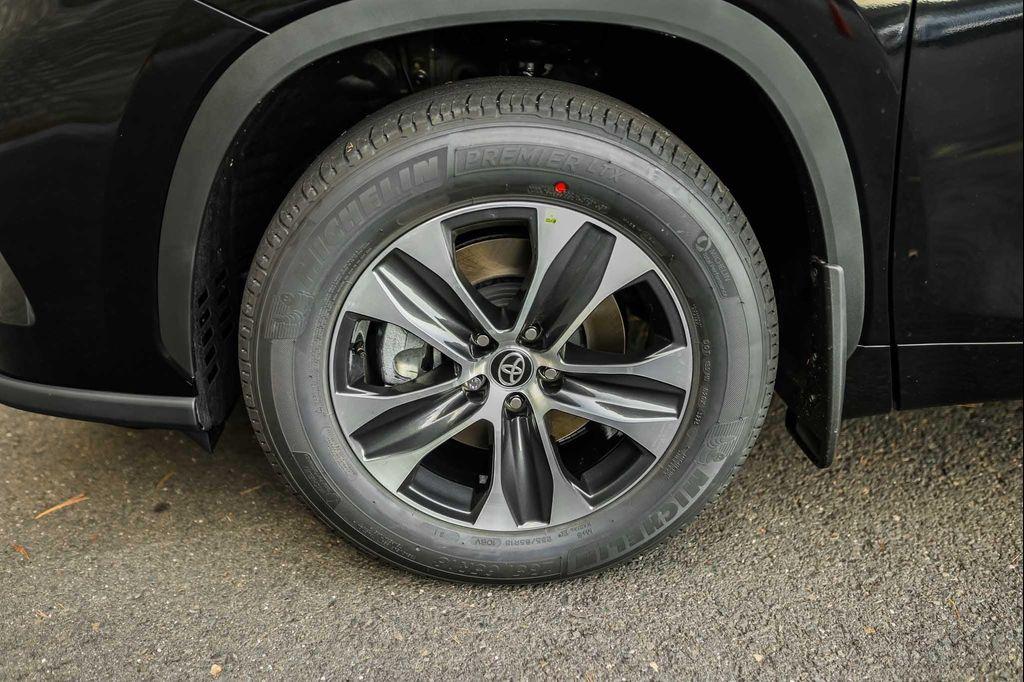new 2025 Toyota Highlander car, priced at $47,263
