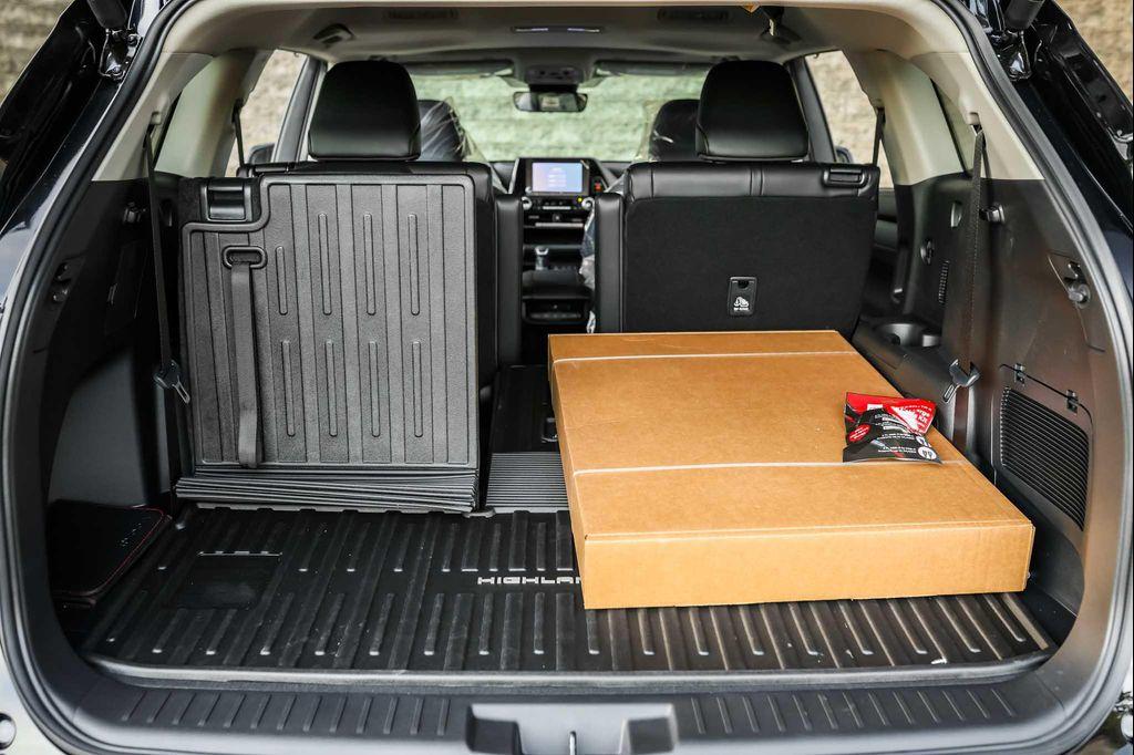 new 2025 Toyota Highlander car, priced at $47,263
