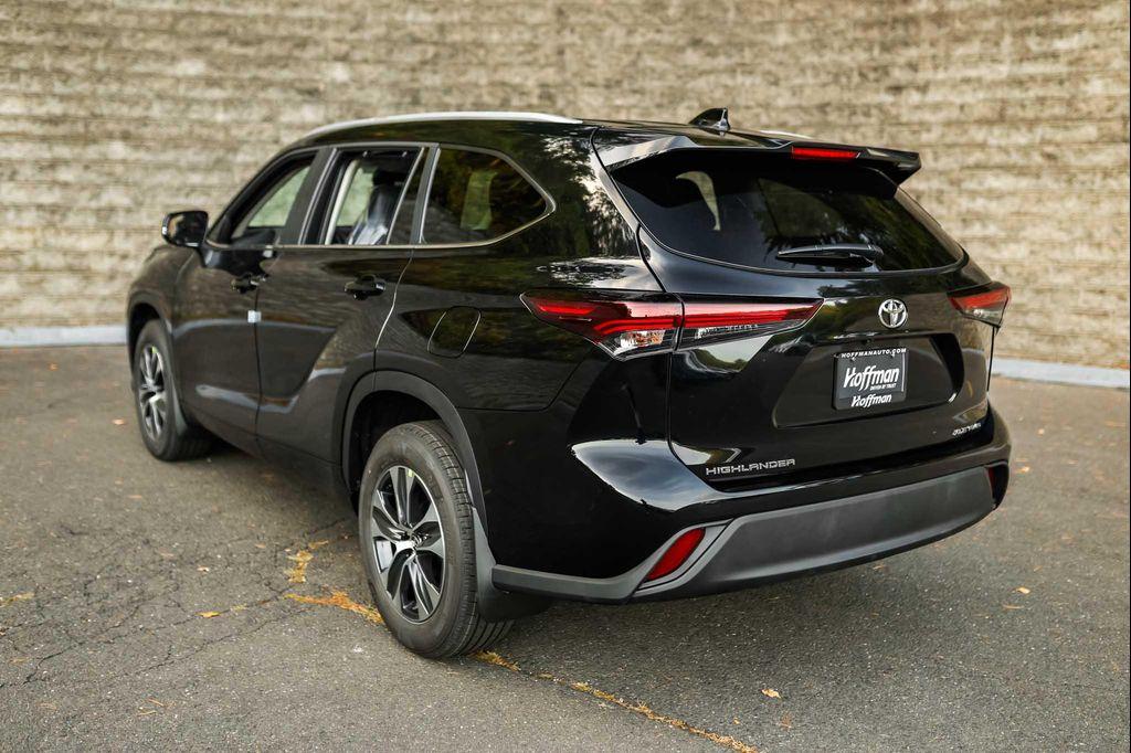 new 2025 Toyota Highlander car, priced at $47,263