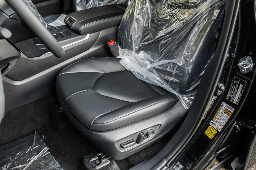 new 2025 Toyota Highlander car, priced at $47,263
