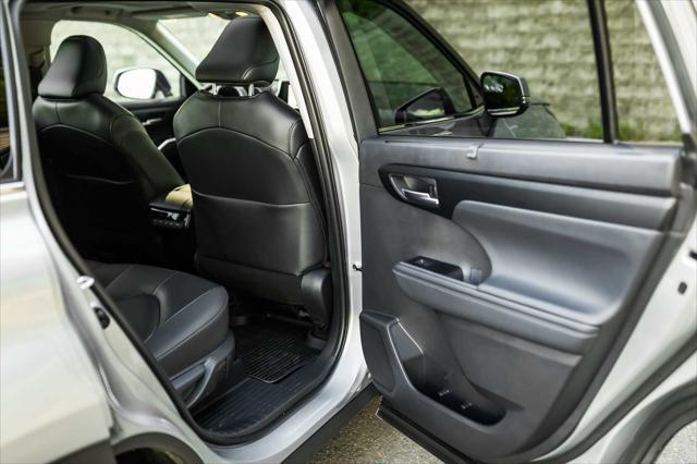 used 2025 Toyota Highlander car, priced at $47,800