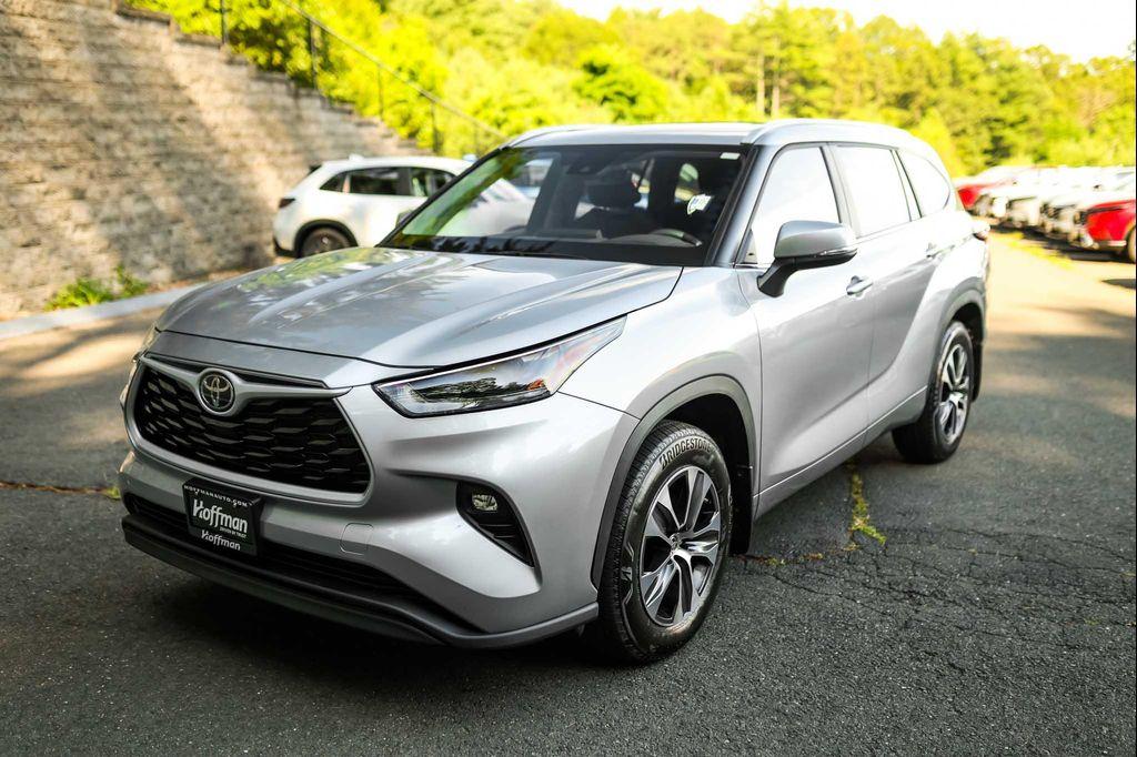 used 2025 Toyota Highlander car, priced at $46,500