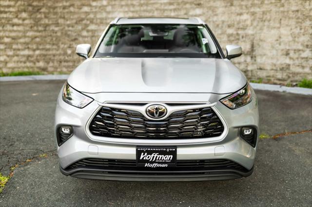 used 2025 Toyota Highlander car, priced at $47,800