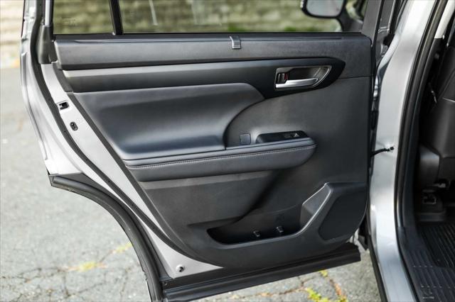 used 2025 Toyota Highlander car, priced at $47,800