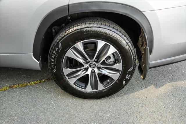 used 2025 Toyota Highlander car, priced at $47,800