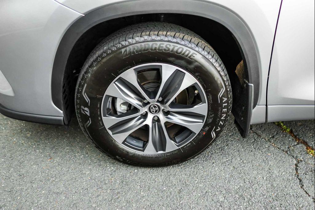 used 2025 Toyota Highlander car, priced at $46,500