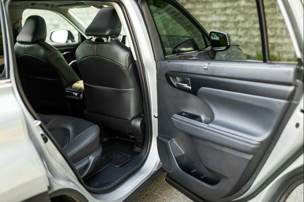 used 2025 Toyota Highlander car, priced at $46,500