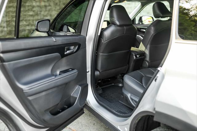 used 2025 Toyota Highlander car, priced at $47,800