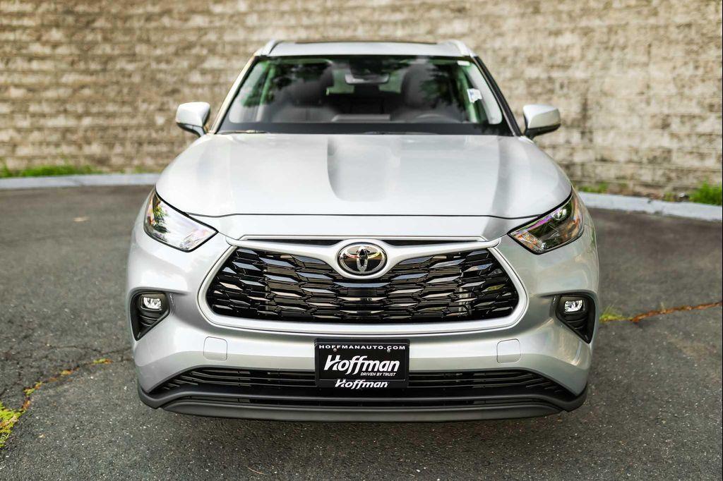 used 2025 Toyota Highlander car, priced at $46,500