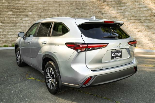 used 2025 Toyota Highlander car, priced at $47,800