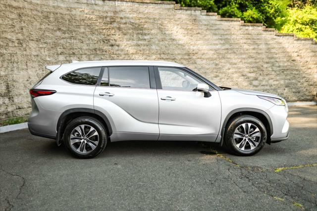 used 2025 Toyota Highlander car, priced at $47,800