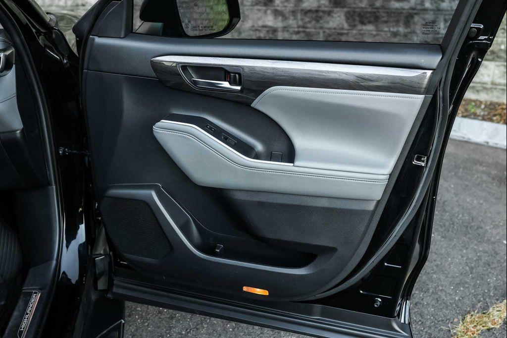 used 2020 Toyota Highlander car, priced at $34,900