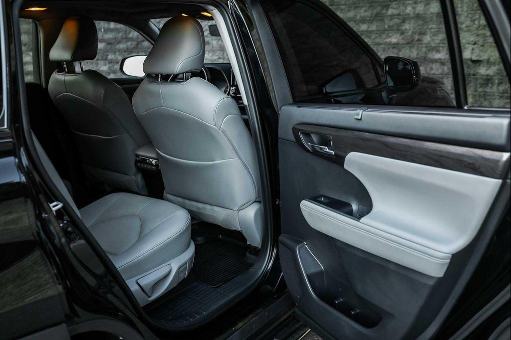 used 2020 Toyota Highlander car, priced at $34,900