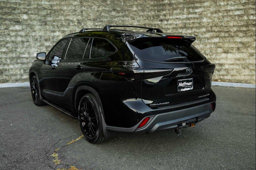 used 2020 Toyota Highlander car, priced at $34,900