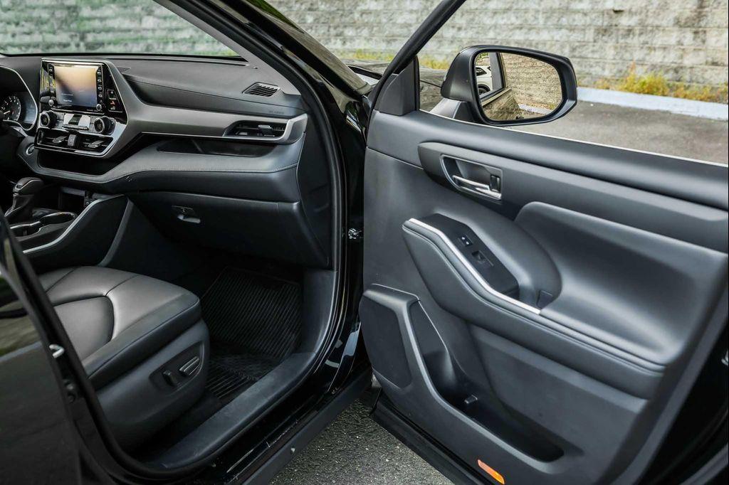 used 2021 Toyota Highlander car, priced at $35,900